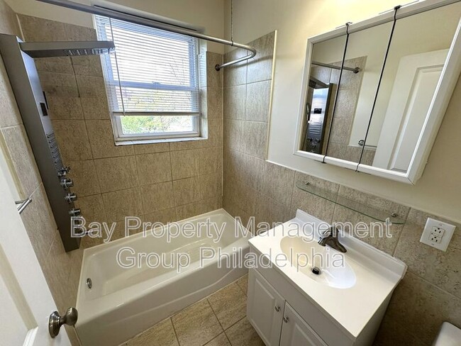 Building Photo - 437 W School House Ln