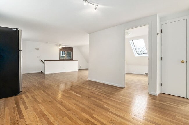 Building Photo - 47 Lake St