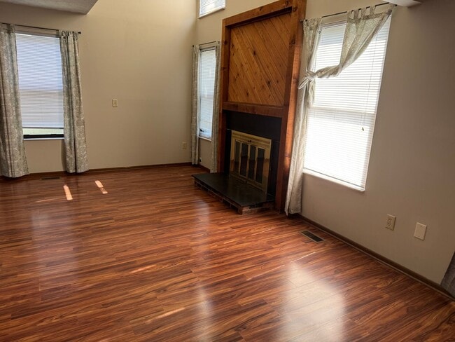 Building Photo - 3 Bedroom, 1.5 Bath Single Family Home - W...
