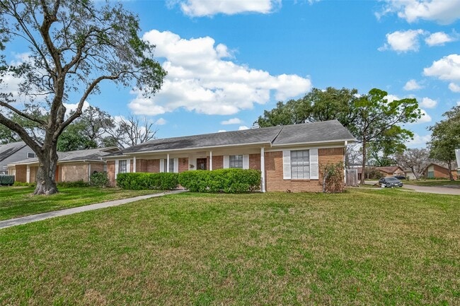 Building Photo - 9502 Skyline Dr