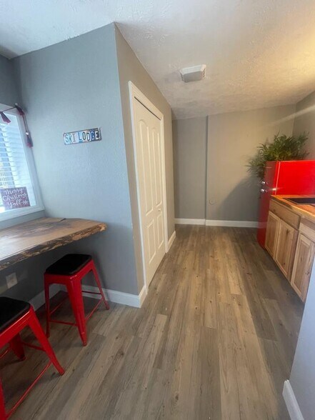 Building Photo - 6830 Silver Creek Ln