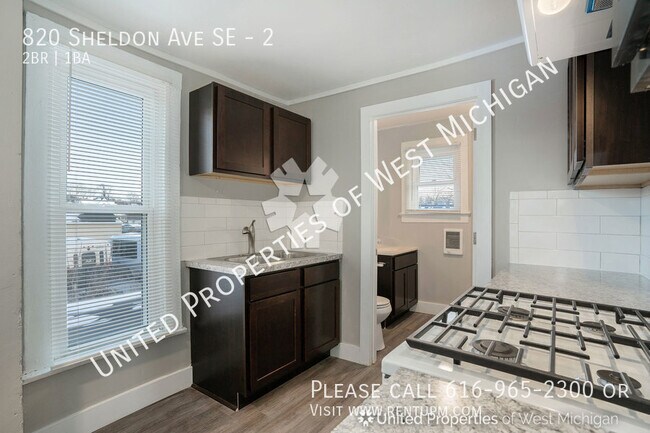 Building Photo - 820 Sheldon Ave SE