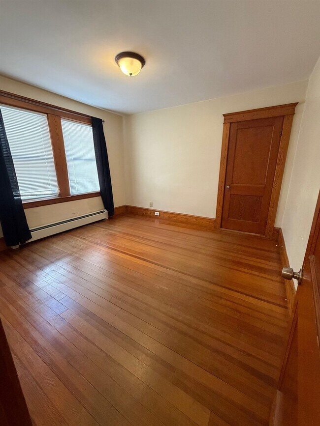 Building Photo - 84 Bowers St