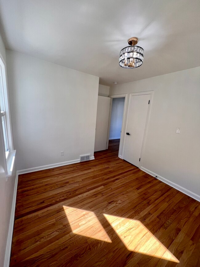 Building Photo - 1514 Parker Dr