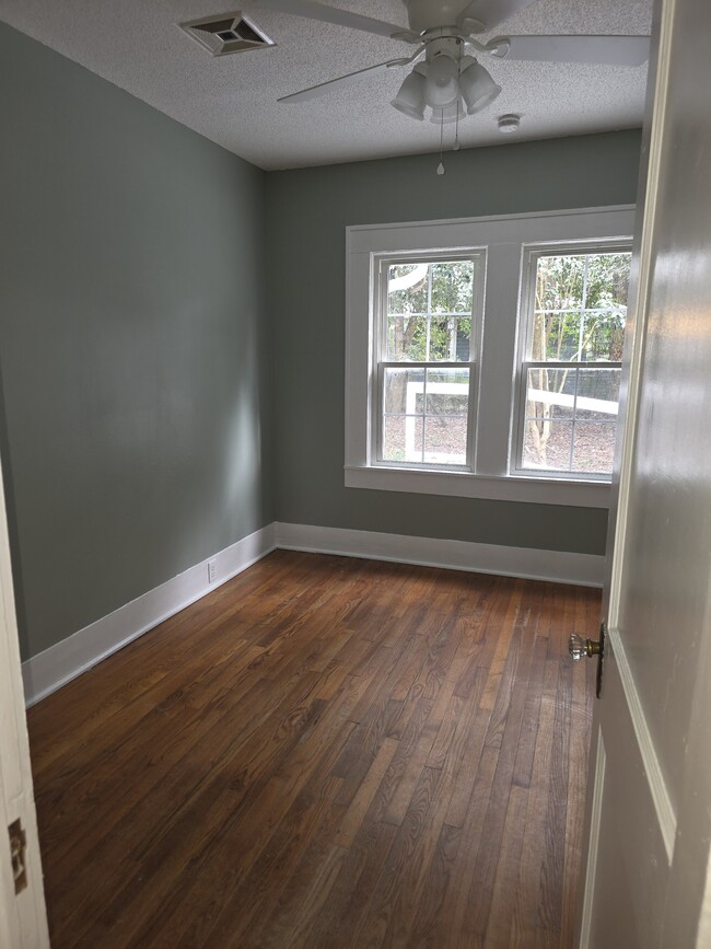 Building Photo - 705 E Water Ave