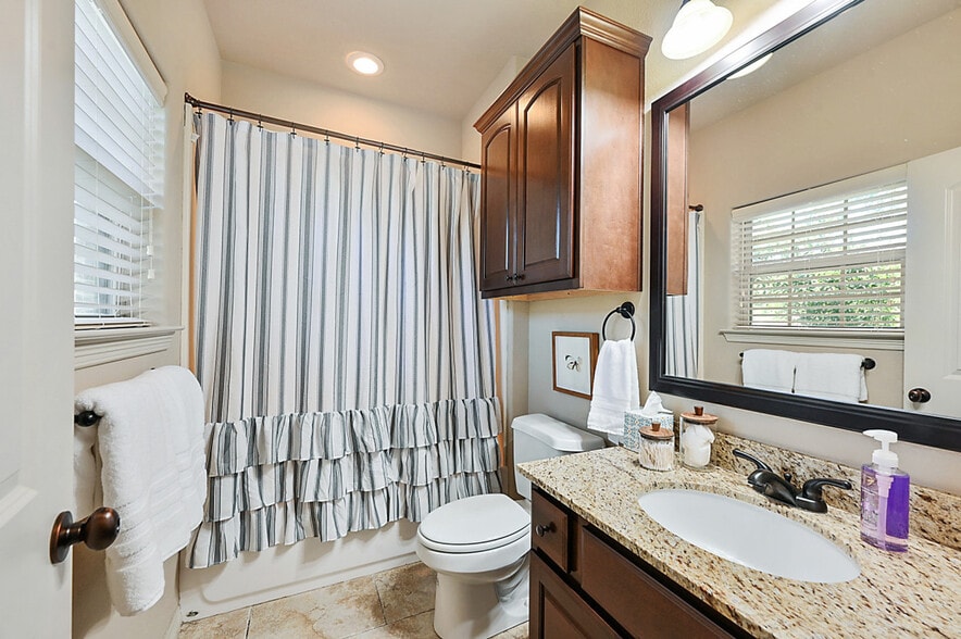 Building Photo - 1416 Cres Ridge Dr