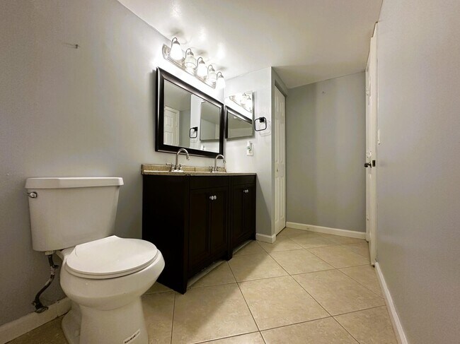 Building Photo - 303 Waterview Dr