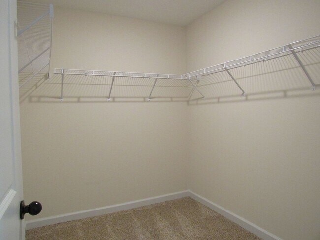 Building Photo - 136 Laredo Dr