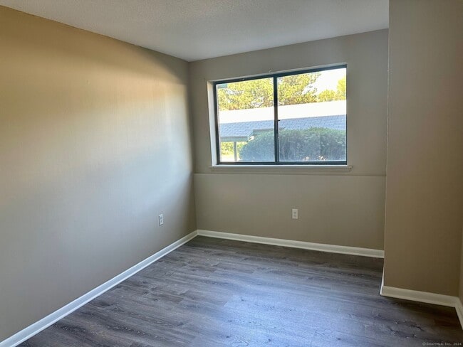 Building Photo - 1119 Harbor View Dr