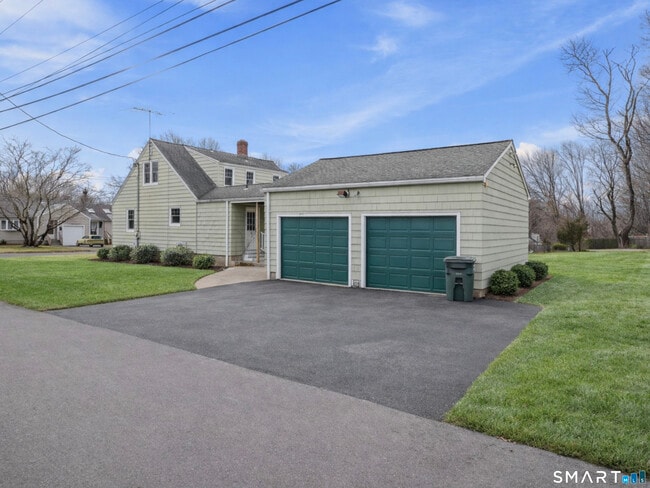 Building Photo - 8 Raleigh Rd