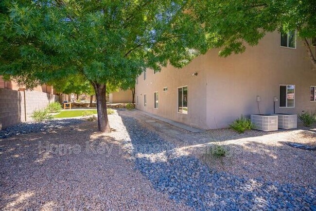 Building Photo - 184 S Valley View Dr