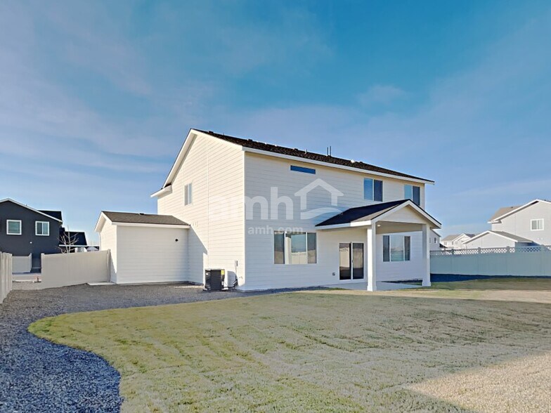 Building Photo - 842 N Garnet Creek Ave