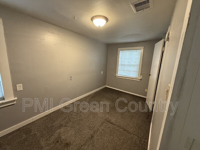 Building Photo - 1313 W Newton St