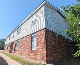 Building Photo - Spacious 2 bed, 1 bath unit in Sand Springs
