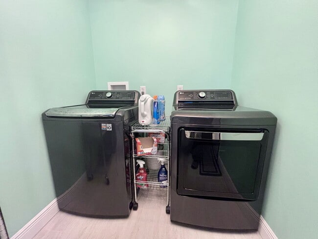 Building Photo - 9135 San Ambrosio Dr