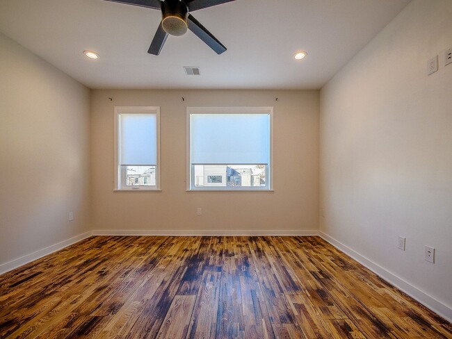 Building Photo - Three Bedroom Modern Olde Kensington Condo with Roofdeck