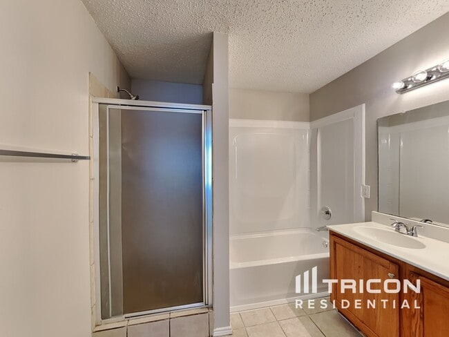 Building Photo - 3032 Cesareo Dr