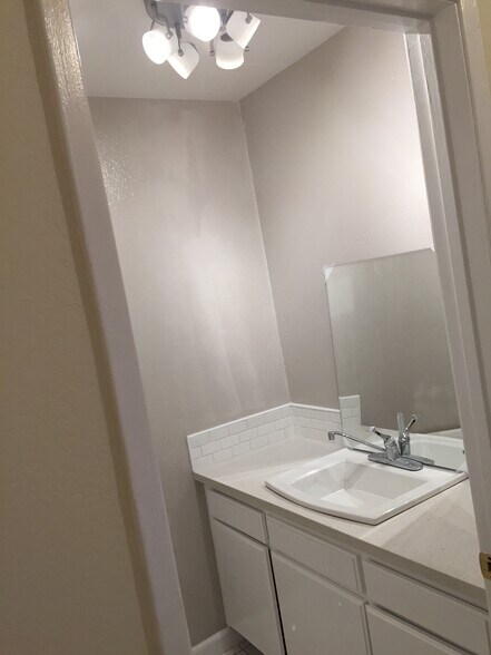 Building Photo - 18530 Hatteras St