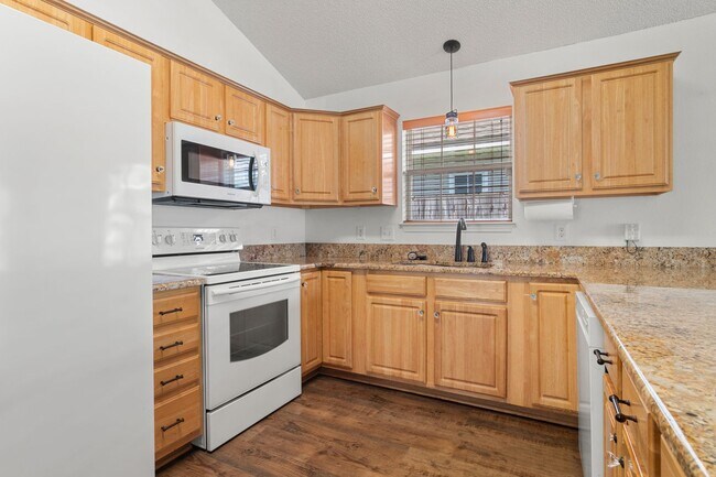Building Photo - 5841 Last Big Tree Ln