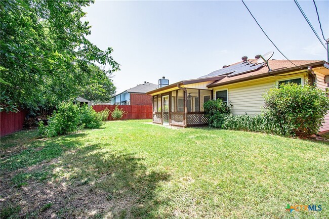 Building Photo - 2406 Cactus Dr