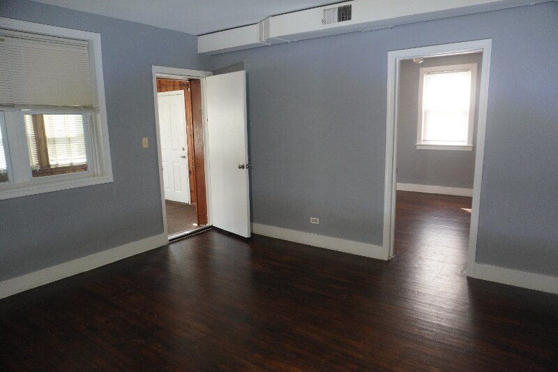 Building Photo - 3033 Hamilton Ave