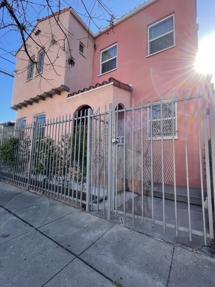 Building Photo - 1208 S St Andrews Pl