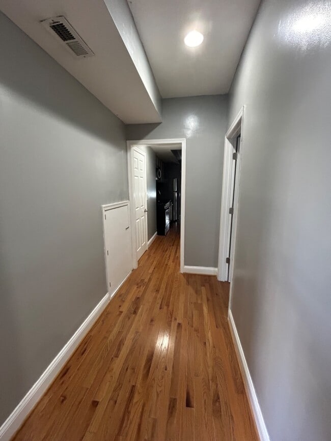 Building Photo - 1141 Owen Pl NE