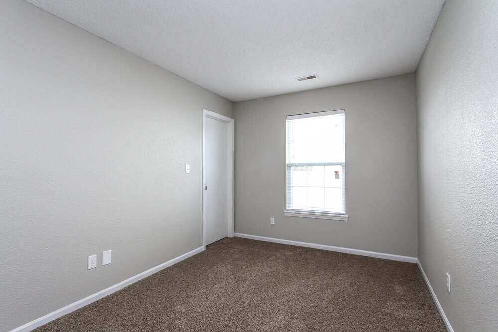 Building Photo - 652 Locust Grove Ln