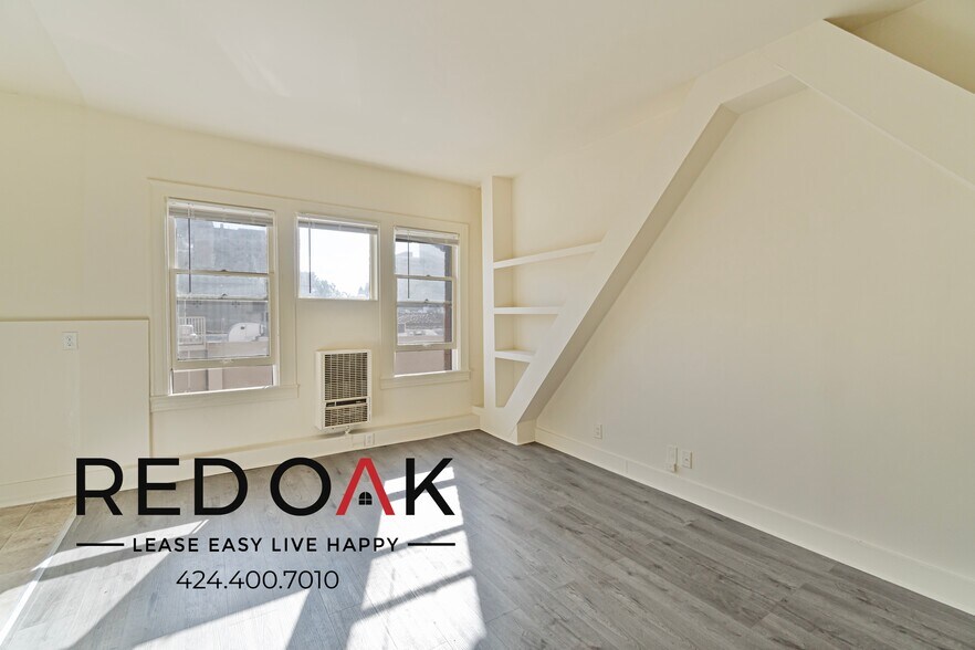 Primary Photo - 537 S Kenmore Ave
