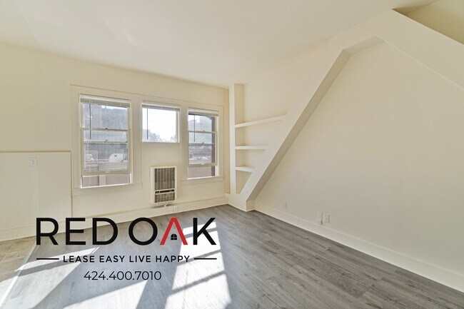Primary Photo - 537 S Kenmore Ave