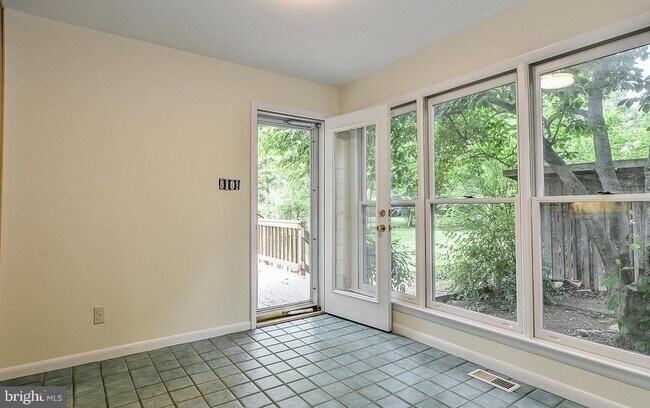Building Photo - 9531 Old Creek Dr