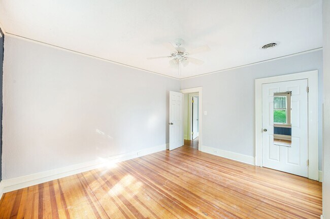 Building Photo - Beautifully updated House in Rivermont