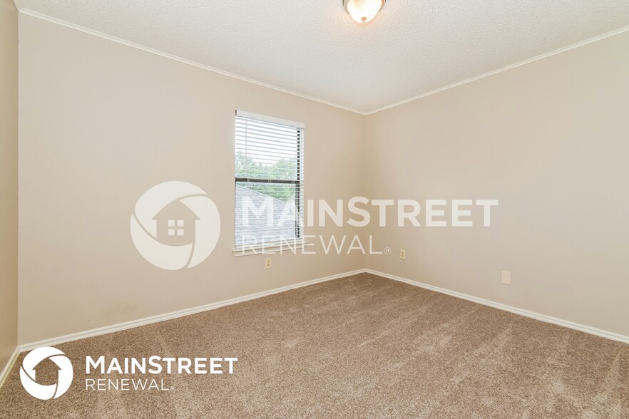 Building Photo - 6820 Moccasin Dr