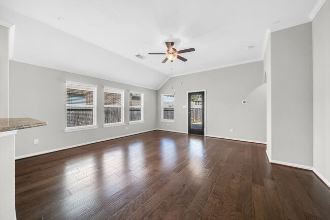 Building Photo - 18739 Laurel Hills Dr