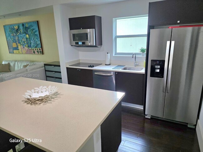 Building Photo - 5300 NW 87th Ave