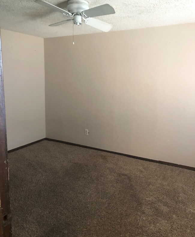 Building Photo - Cozy Duplex Available Close to OCCC!