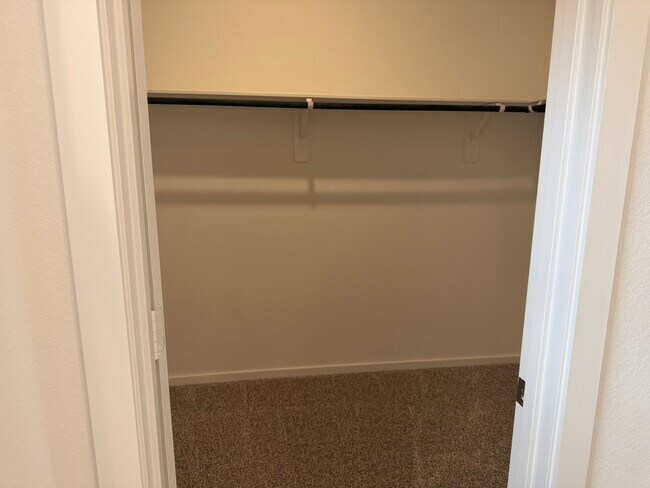 Building Photo - 407 Robin Ct