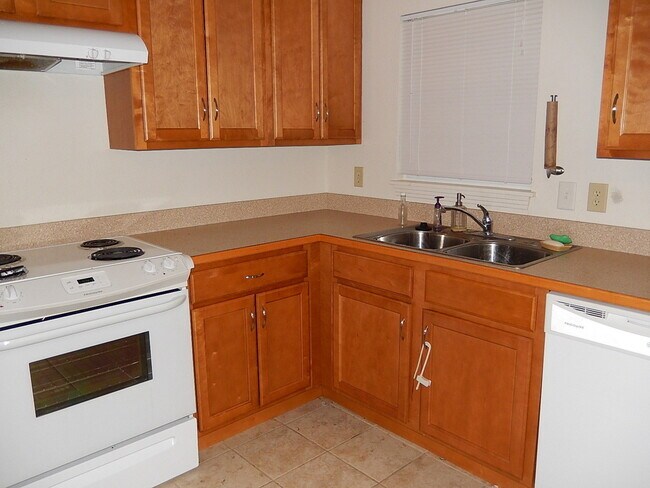 Building Photo - LOVELY 3/2 MIDTOWN House w/ Deck, Wood Flo...