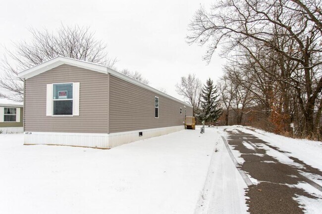 Building Photo - 806 Raisin River Road