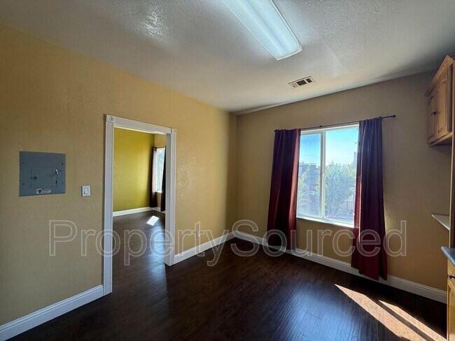 Building Photo - 139 W Yosemite Ave