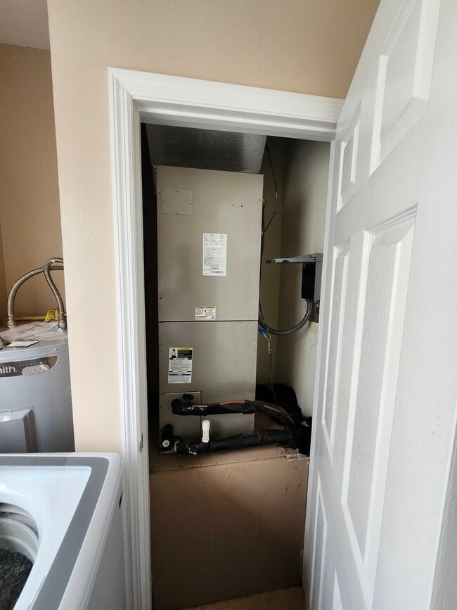 Building Photo - Close to Everything