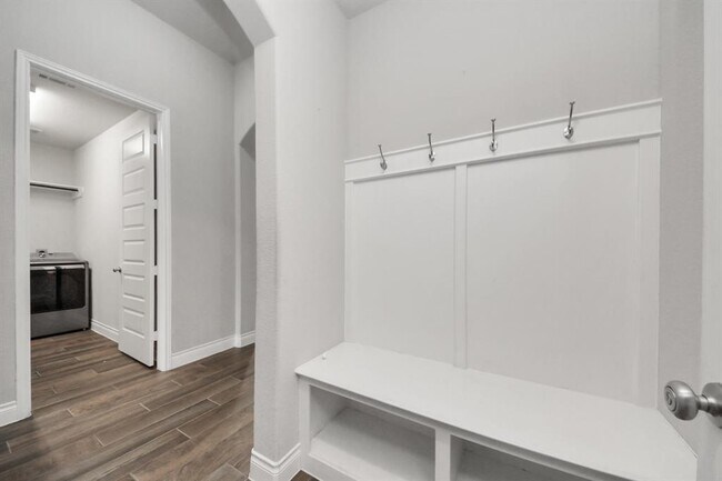 Building Photo - 6022 Daggerwing Wy