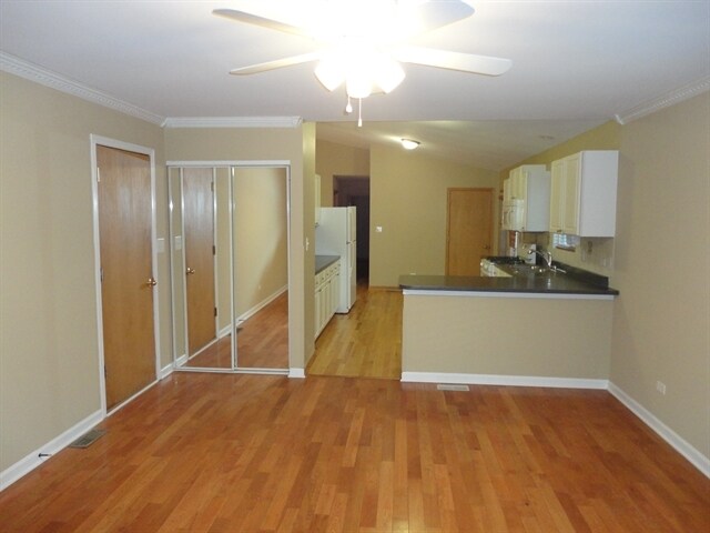 Building Photo - 4312 E Lake Shore Dr