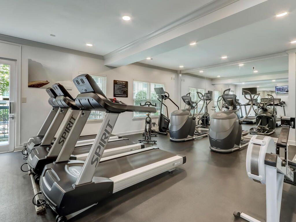 Building Photo - 1074 Peachtree Walk NE