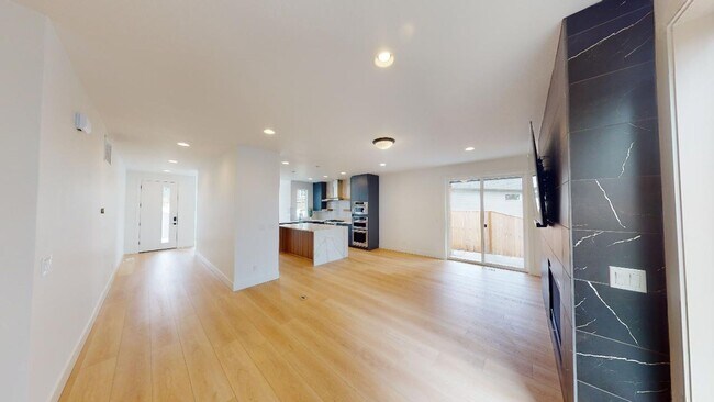 Building Photo - *Contemporary Home, Stylish Luxury, Central Air, Pet Friendly, Fenced Yard