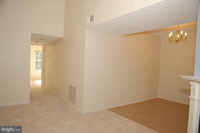 Building Photo - 9230 Niki Pl