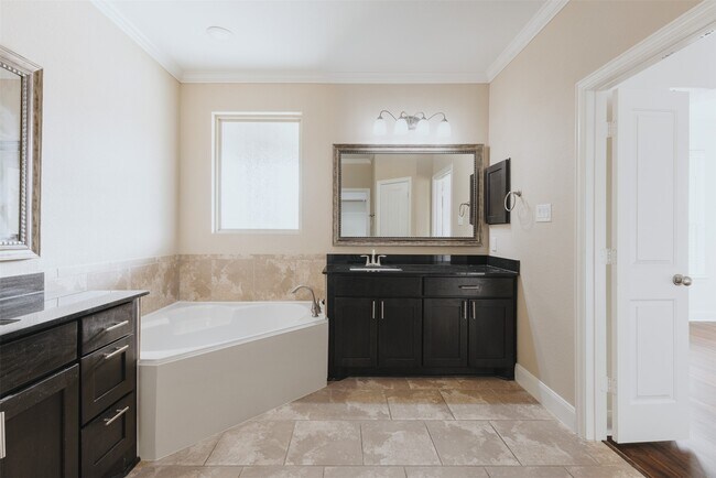 Building Photo - 411 Via Regatta Dr