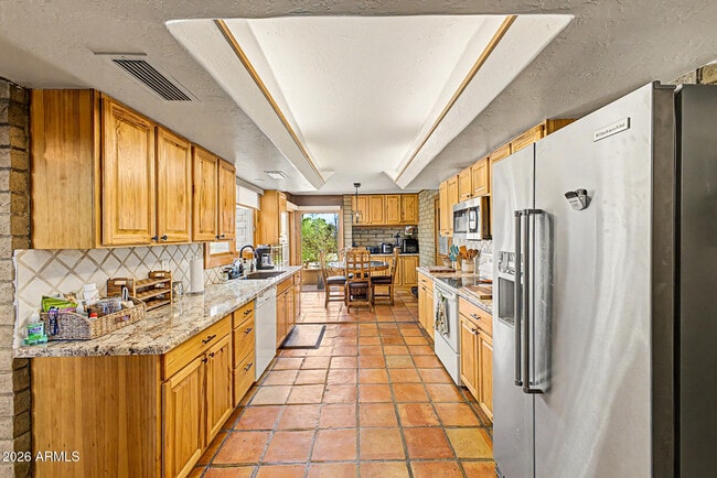 Building Photo - 6510 E Dixileta Dr