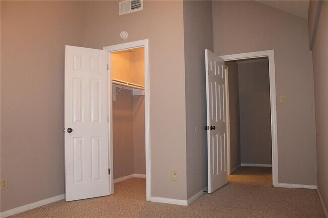 Building Photo - 2211 S Kirkwood Rd