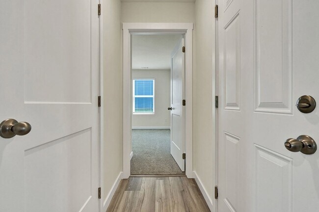 Building Photo - 576 Fox Den Cir